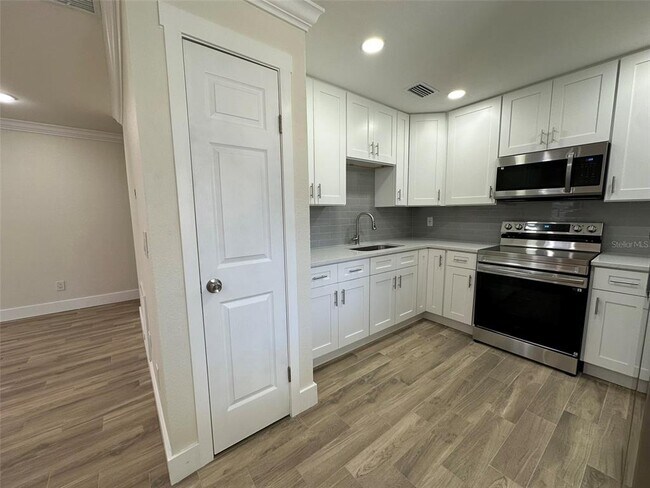 Building Photo - 6013 Fortune Pl