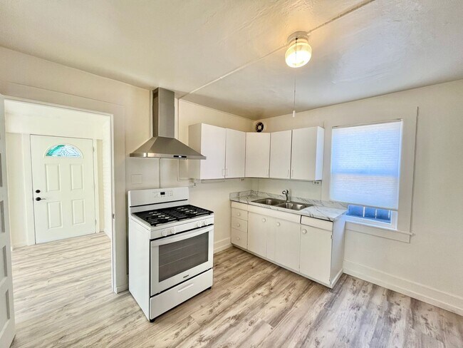 Building Photo - Little Italy - Charming 2 BR Cottage with Bonus Sunroom in the Heart of Little Italy!