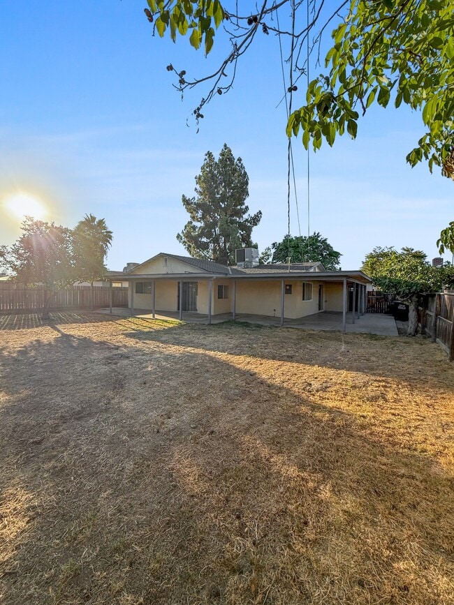 Building Photo - 4215 W Monte Vista Ave