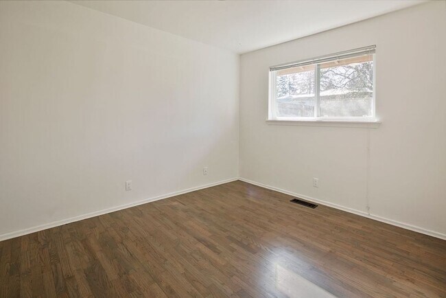 Building Photo - Adorable 3 bedroom Lynnwood rambler