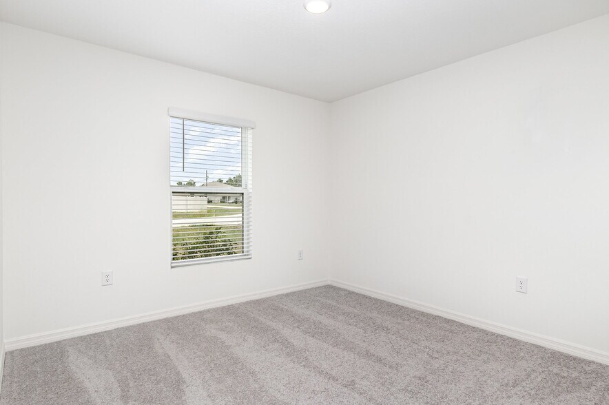 Building Photo - 139 Violet Ct