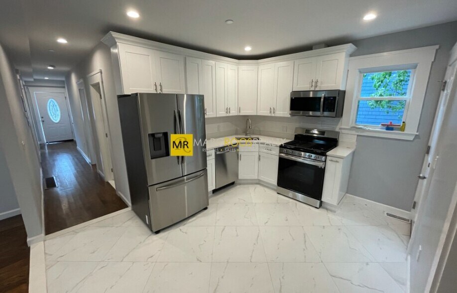 Building Photo - 31 Raymond Ave