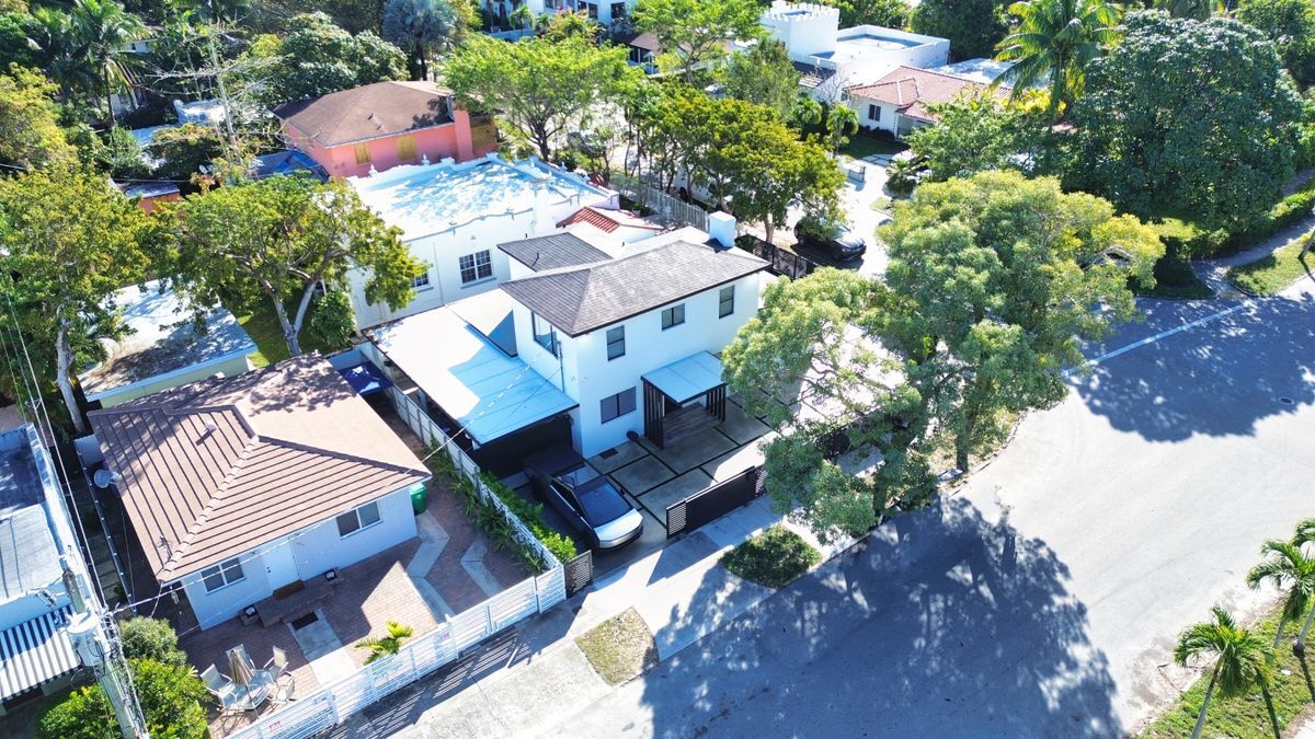 Building Photo - 927 SW 18th Ave