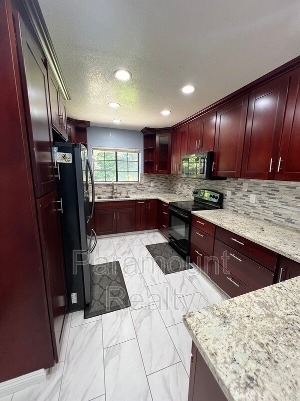 Building Photo - 600 Praderia Cir