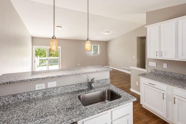 Building Photo - 3251 Foxpoint Dr