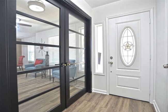 Building Photo - 15322 Torry Pines Rd