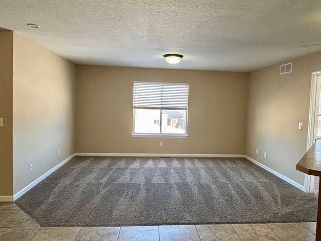 Building Photo - Feel Right at Home – Spacious 4 Bed / 3 Ba...