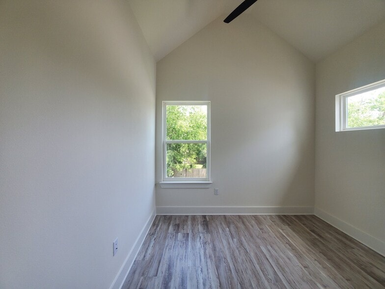 Building Photo - 6016 Fairway St