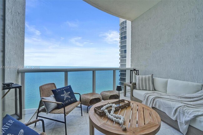 Building Photo - 16001 Collins Ave