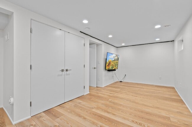 Building Photo - 4Bd/3Ba Seattle House