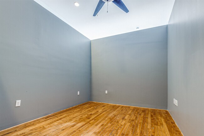 Building Photo - 1312 Live Oak St