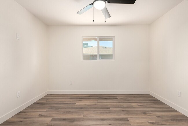 Building Photo - 17615 N Whispering Oaks Dr