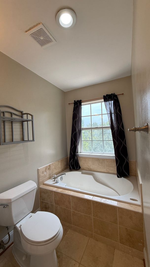 Building Photo - Glen Oaks Townhouse