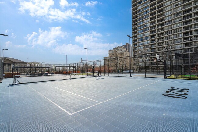 Building Photo - 2020 N Lincoln Park W