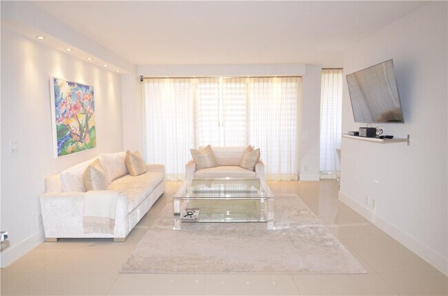 Building Photo - 19355 Turnberry Way