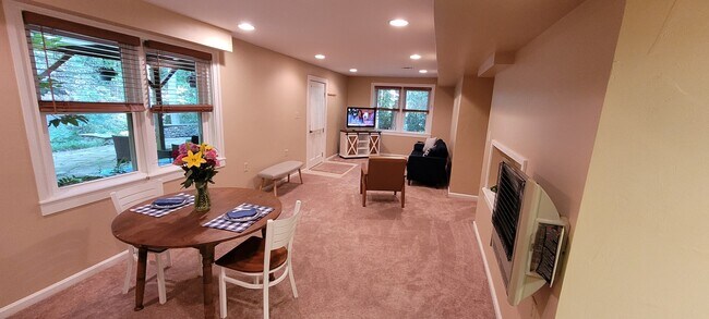 Fully furnished kitchen, dinning, den - 365 Ponderosa Dr