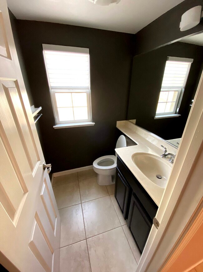 Building Photo - 624 Antioch Terrace