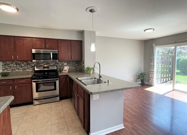 Building Photo - 868 Brompton Ct