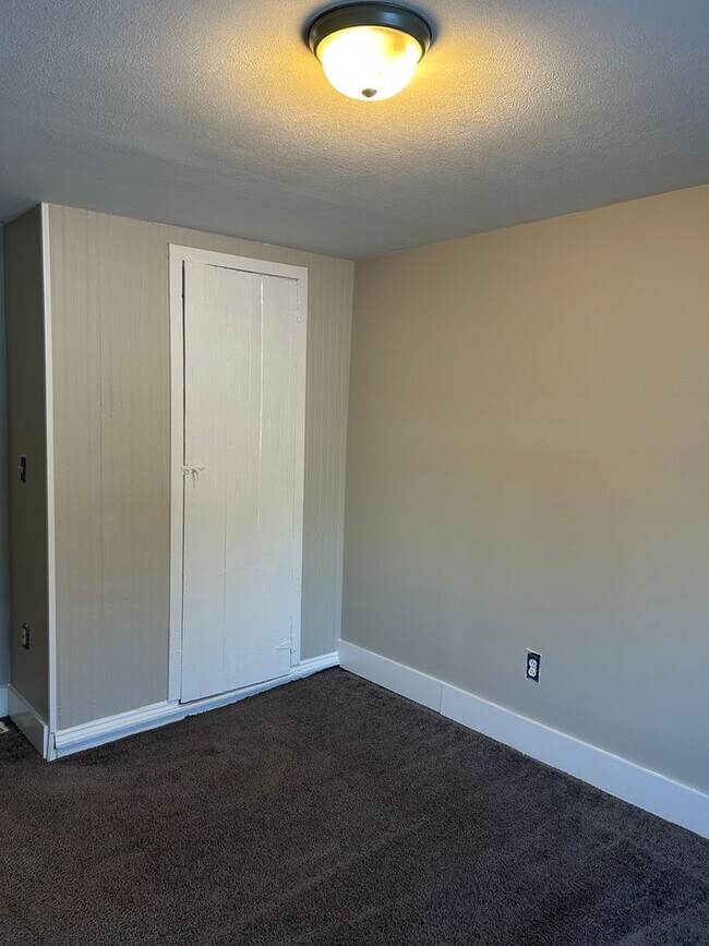 Building Photo - 401 Hannibal St