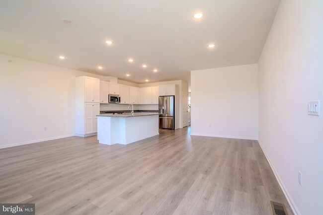Building Photo - 3403 Jordan Dr