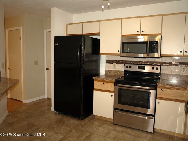 Building Photo - 831 Greenwood Manor Cir