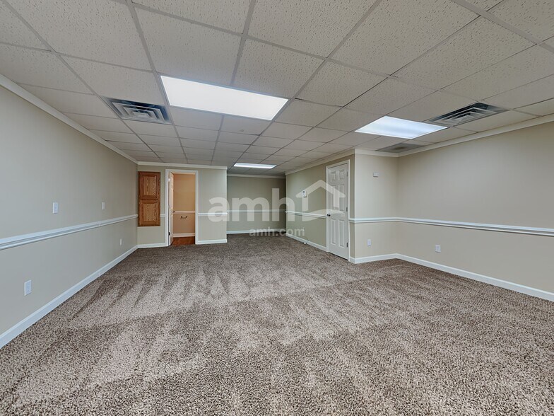 Building Photo - 2645 Wynbrook Dr