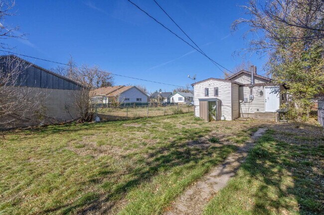 Building Photo - Cute Single Family Home Ready Now!