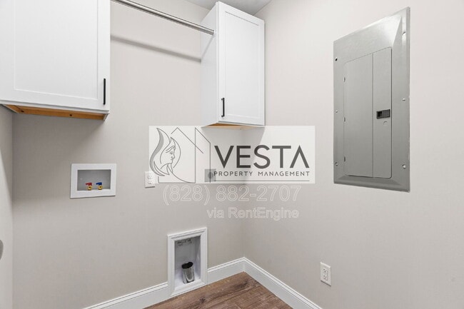 Building Photo - 376 Hague Dr