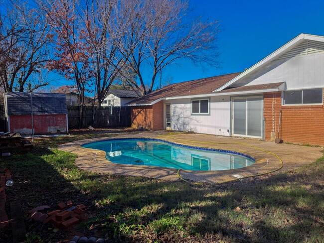 Building Photo - 4 Bed, 3 Full Bath, 2 Car Garage with a Pool