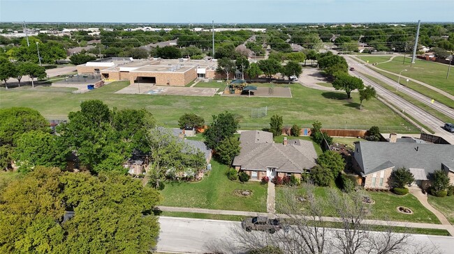 Building Photo - 613 Palomar Ln