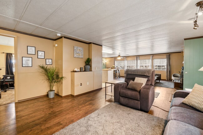 Building Photo - 18010 Ponderosa Ln