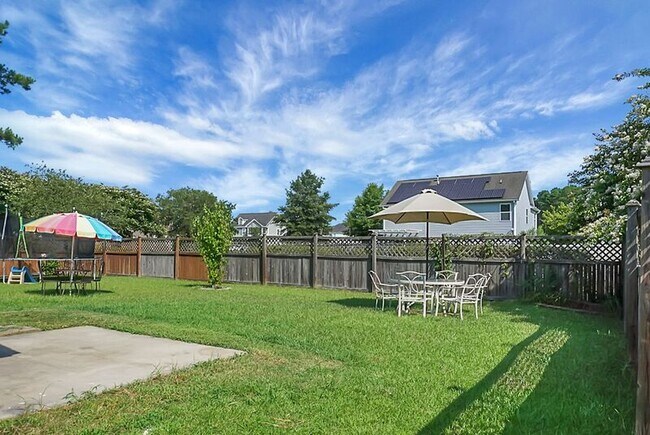 Building Photo - 334 Albrighton Way