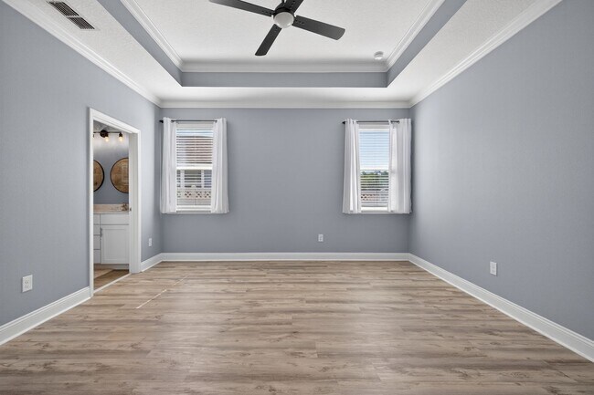 Building Photo - Resort-Style Living!