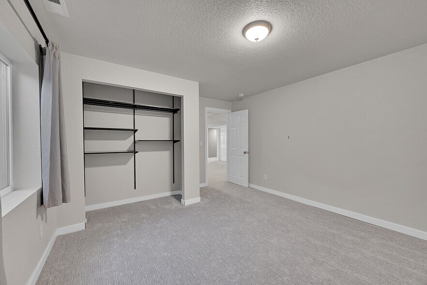 Building Photo - 16556 Hallmark Trl