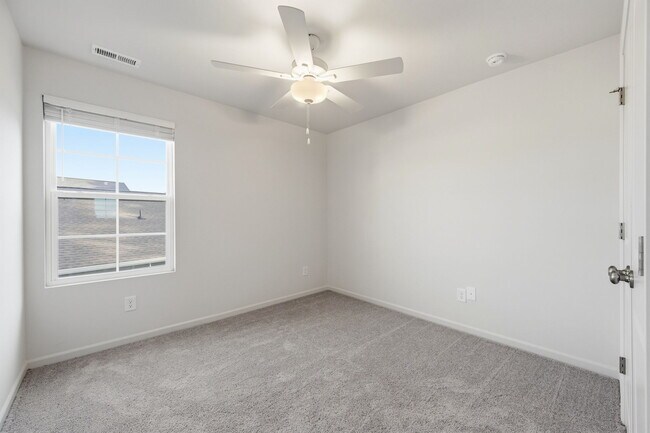Building Photo - 305 Ruby Baird Dr