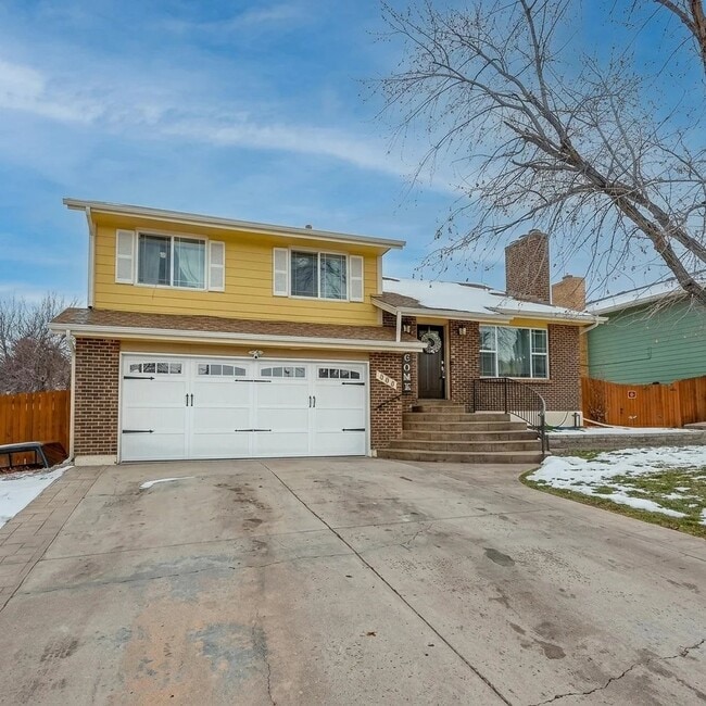 Building Photo - 504 S Laredo Cir
