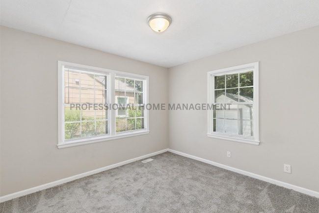 Building Photo - Updated 3 bed / 2 bath house With Exceptio...