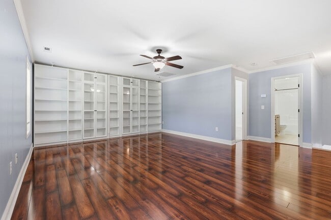 Building Photo - 80 Valor Cir