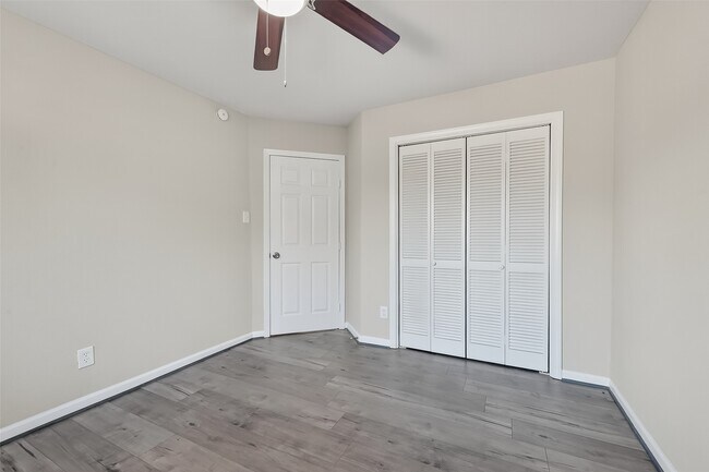 Building Photo - 10603 Highland Woods Dr