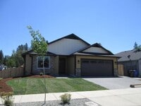 Building Photo - 3BED2BATH - YARD, GARAGE, LAUNDRY HOOKUPS