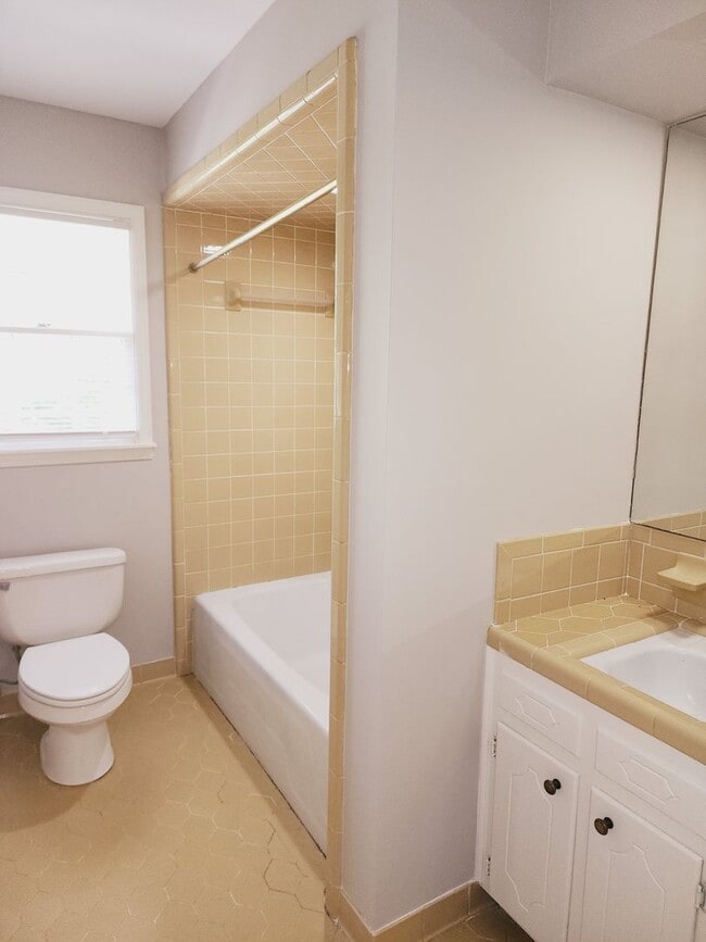 Building Photo - Vestavia Living: 4 Bed, 2.5 Bath Rental on Catala Rd