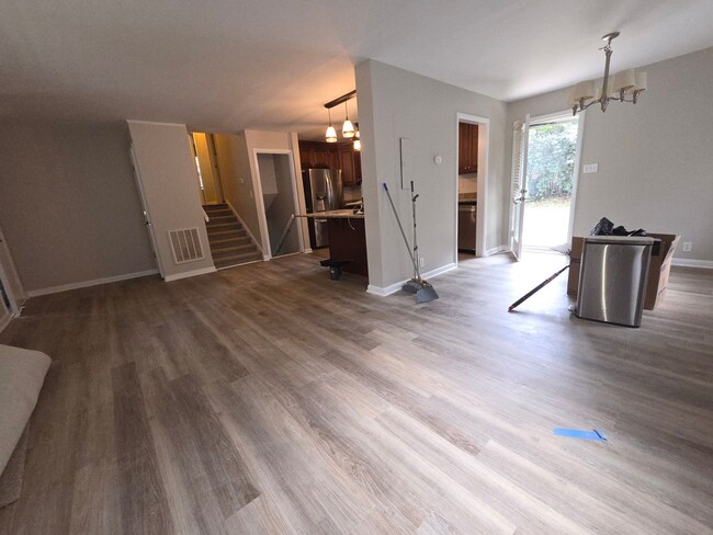 Building Photo - Renovated Kitchen, 3 BR / 3 BH home in Terry Sanford Area!