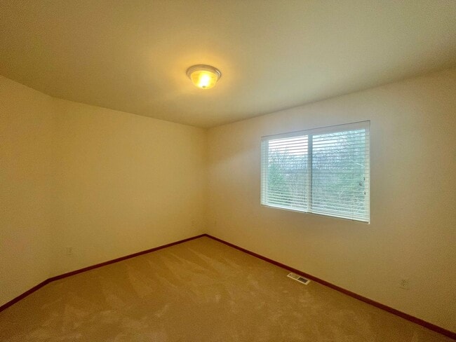 Building Photo - Charming Home in quiet Sunset Landing Community, Edmonds!