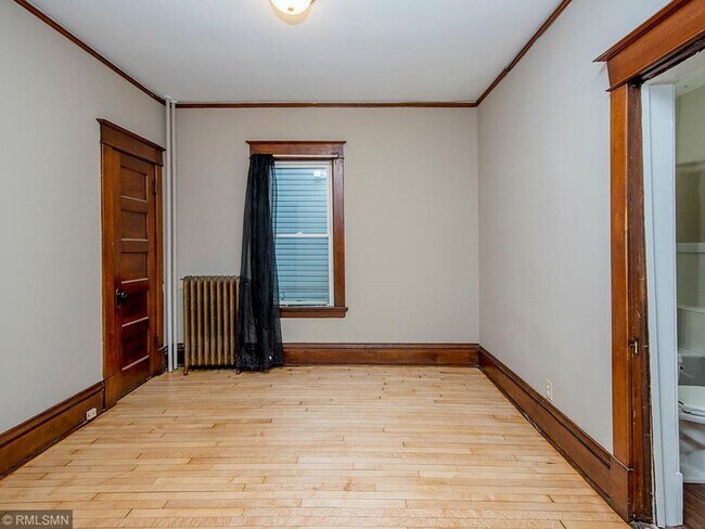 Building Photo - 627 N Mendota St