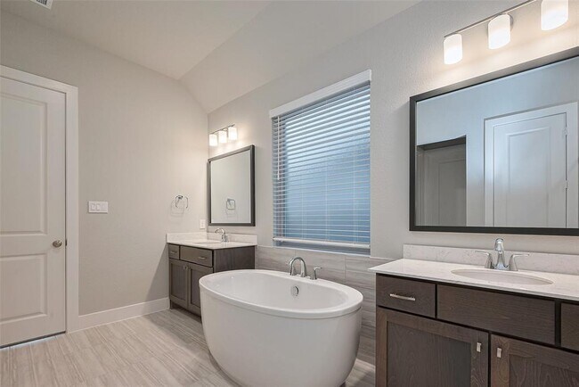 Building Photo - 5106 Blooming Hibiscus Ln