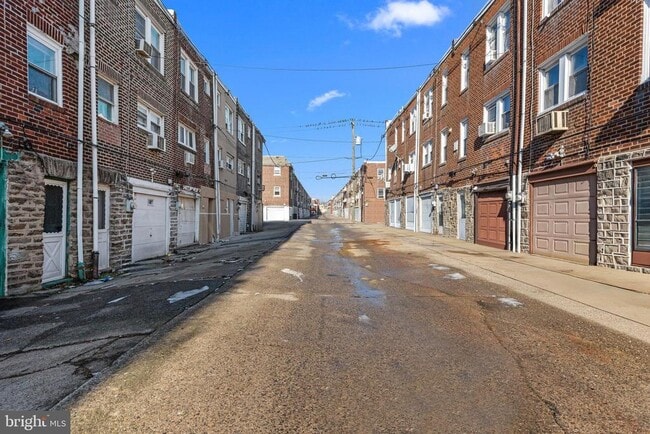 Building Photo - 4313 Teesdale St