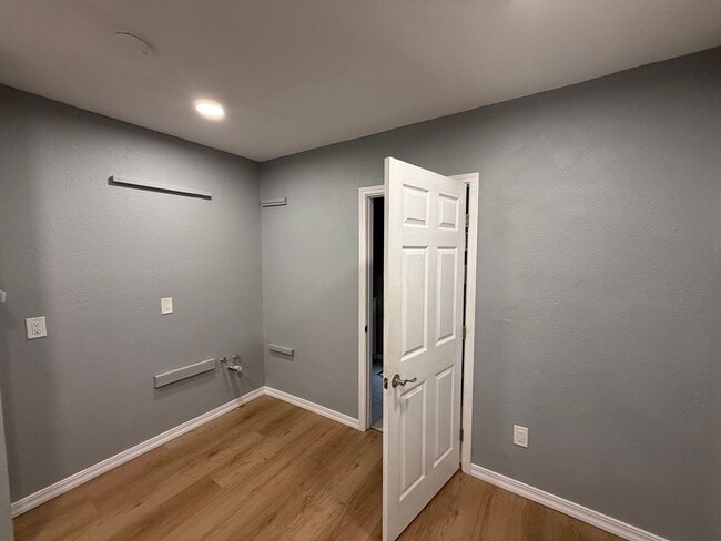 Building Photo - 216 11th St