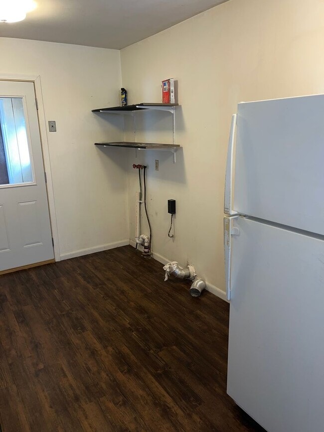 Building Photo - 3 Bedroom home