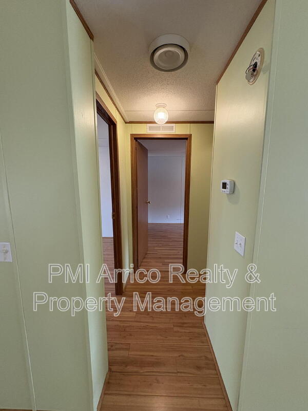 Building Photo - 616 Klickety Klak Ln