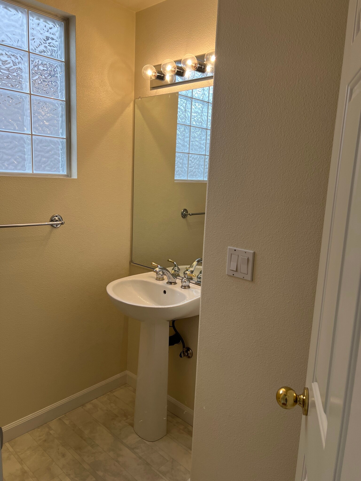 Building Photo - 202 Everett Ave